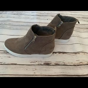 Wedge bootie sneaker